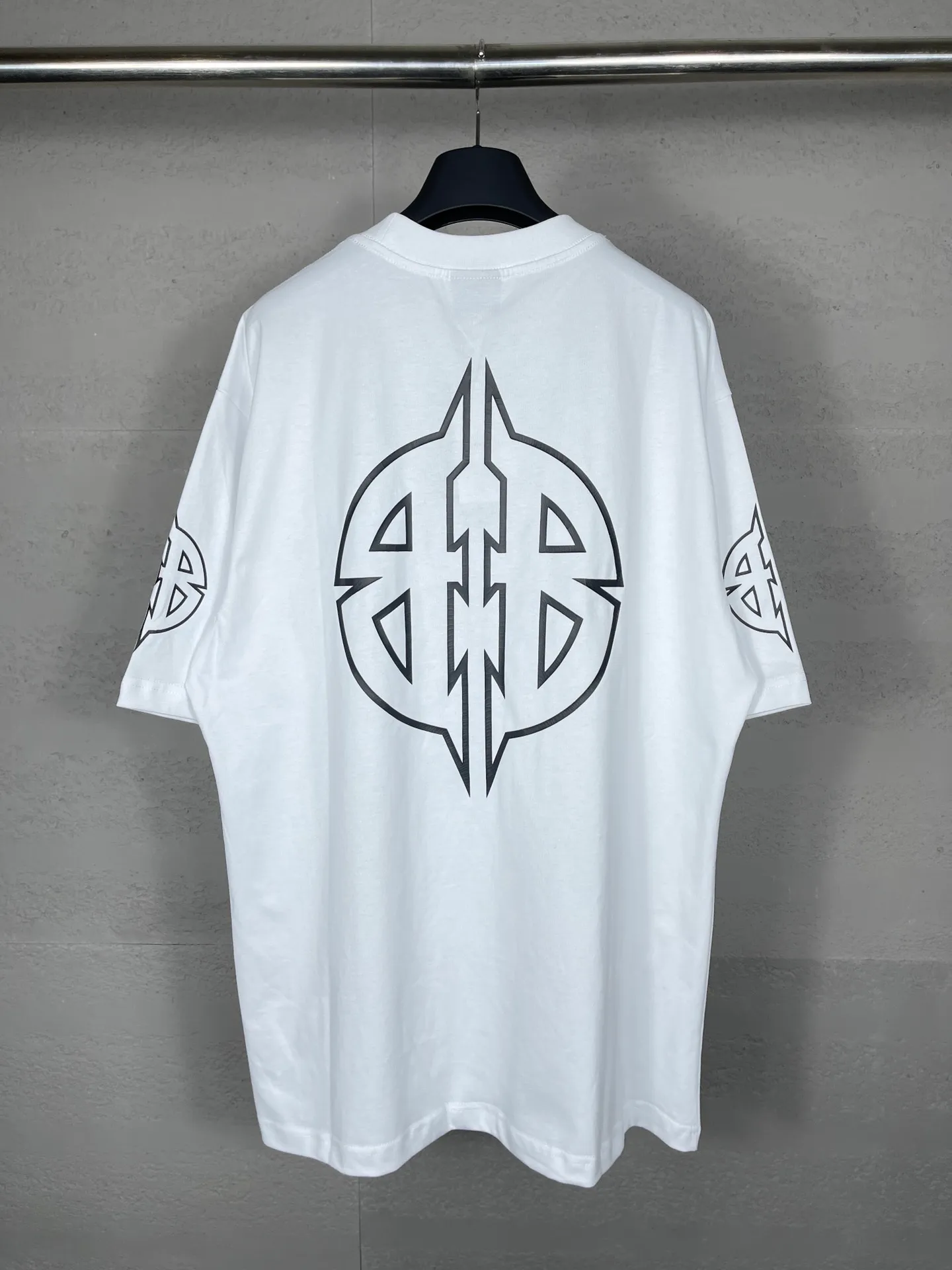 【 . Quality】BALENCI*GA/ .2024New Arrival.Classic LOGO T . . Authentic ， ！ ZP . 260 ， . ， ，。 。Classic ， ， ， 。 . ， ， ， OS . Same Style ：BL 223209 ：Dark Blue ,White Size：XS L